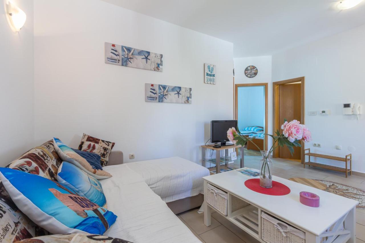 Apartments Ema & Mislav With Terrace Baska  Luaran gambar
