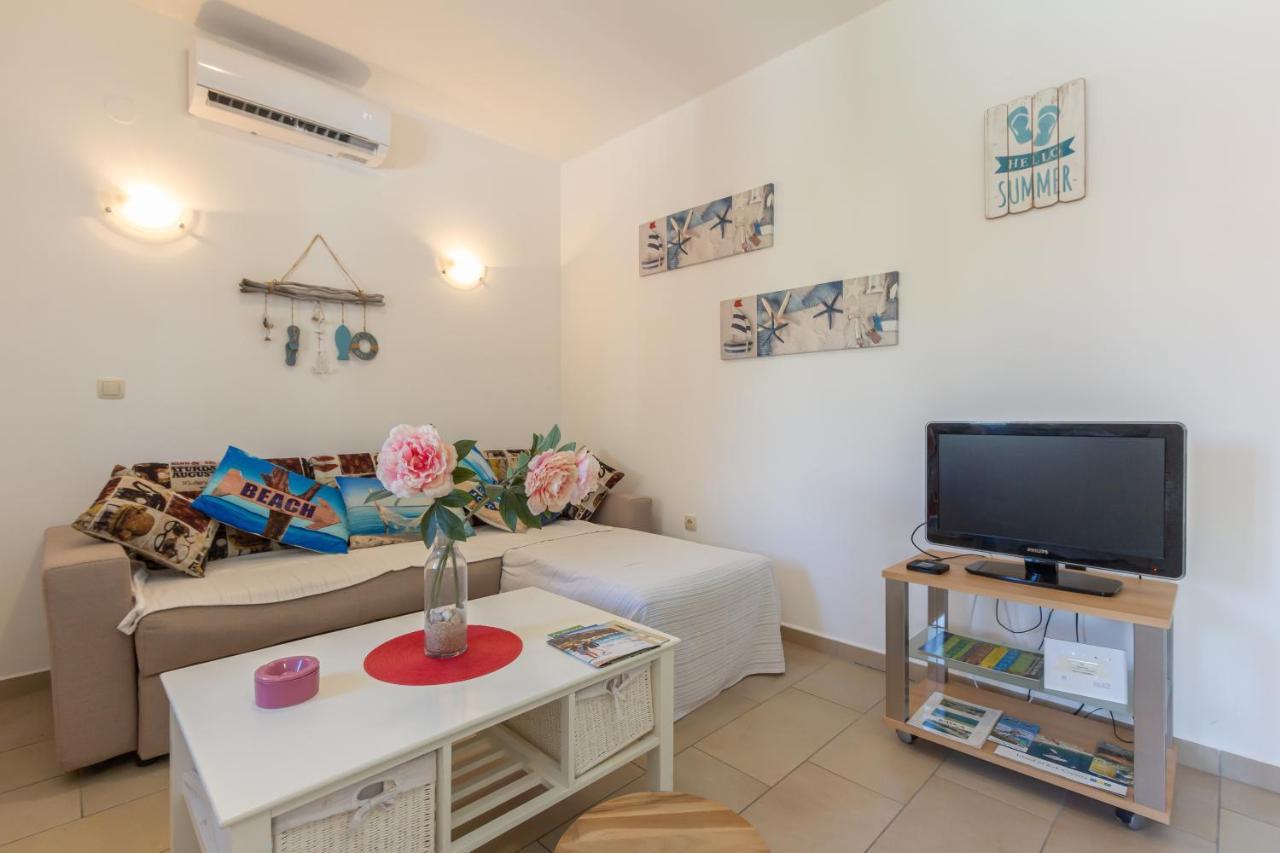 Apartments Ema & Mislav With Terrace Baska  Luaran gambar