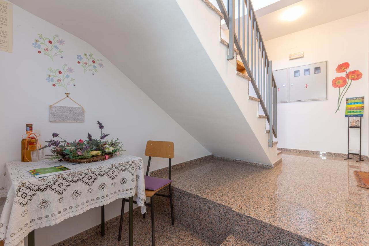 Apartments Ema & Mislav With Terrace Baska  Luaran gambar