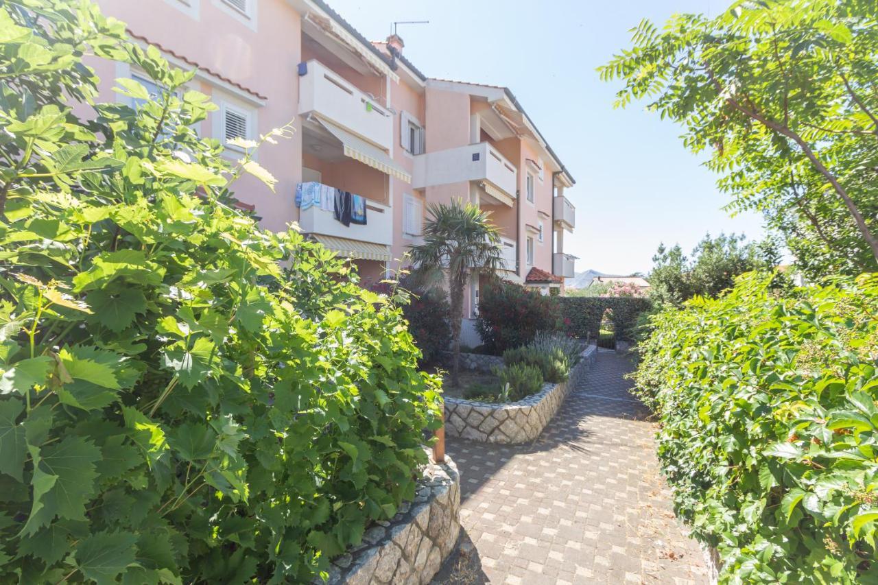 Apartments Ema & Mislav With Terrace Baska  Luaran gambar